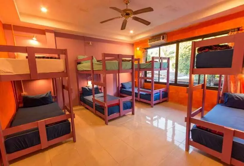 ホテル Goodtime Beach Hostel   Adults Only