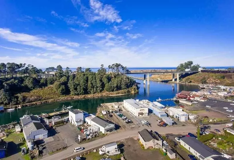 Noyo Harbor Inn