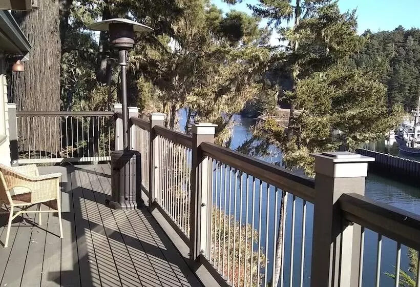Noyo Harbor Inn