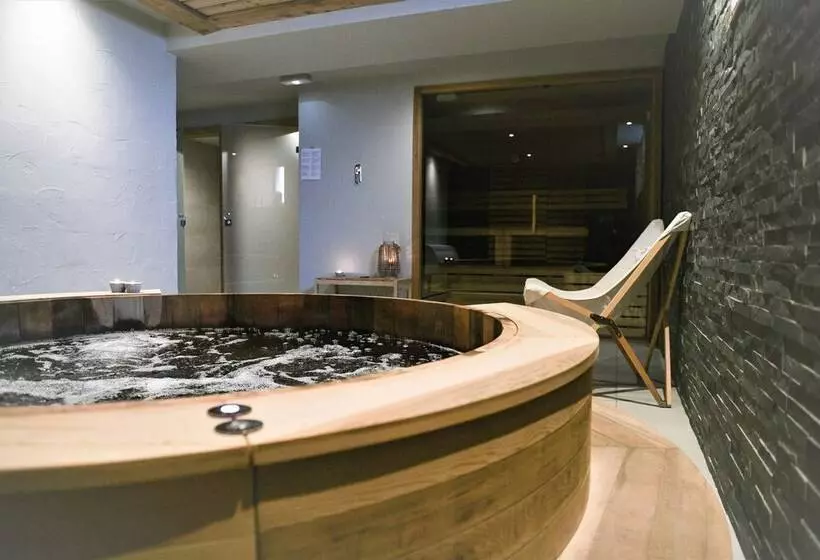 Aiguille Verte & Spa