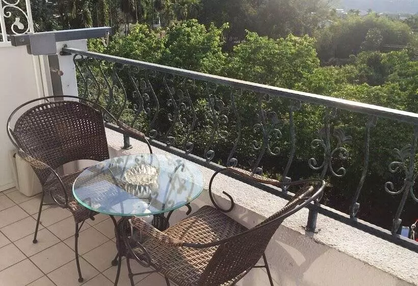 تختخواب و صبحانه Chill Villa