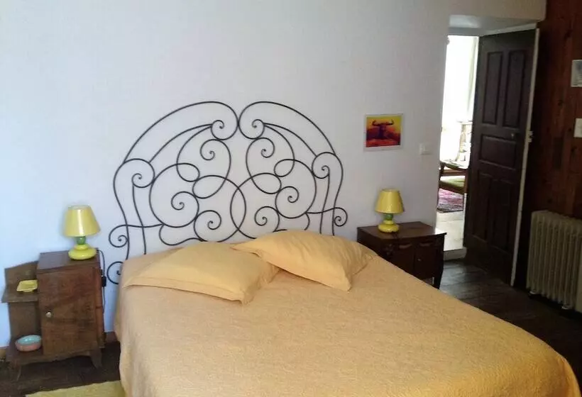 Aamiaismajoitus (B&B) L'orca Di San Gavinu