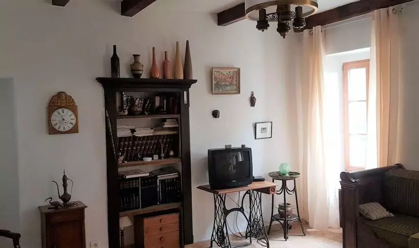 Aamiaismajoitus (B&B) L'orca Di San Gavinu