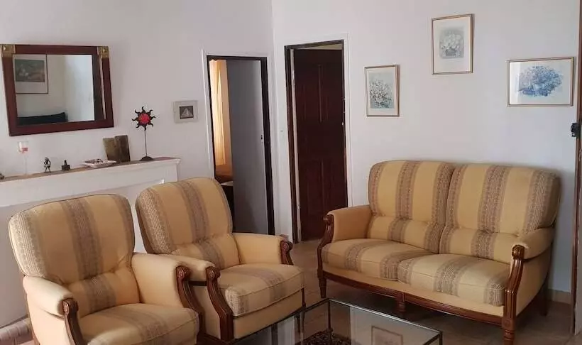 Aamiaismajoitus (B&B) L'orca Di San Gavinu