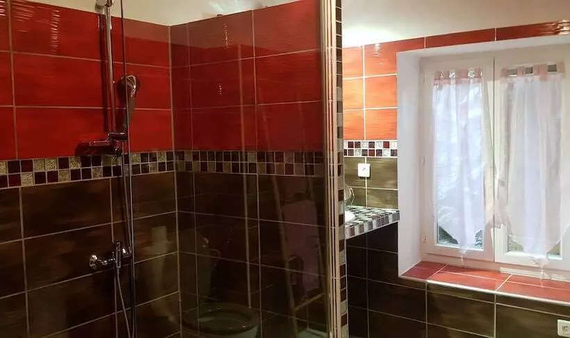 Aamiaismajoitus (B&B) L'orca Di San Gavinu