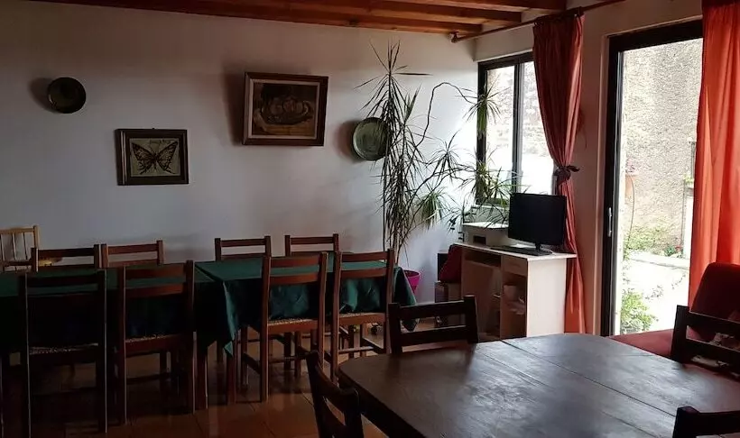 Aamiaismajoitus (B&B) L'orca Di San Gavinu