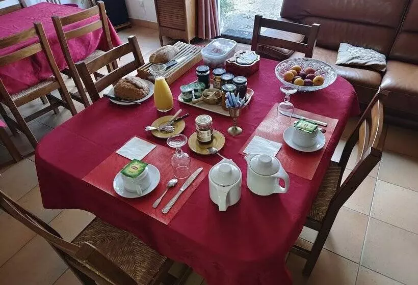 Aamiaismajoitus (B&B) L'orca Di San Gavinu