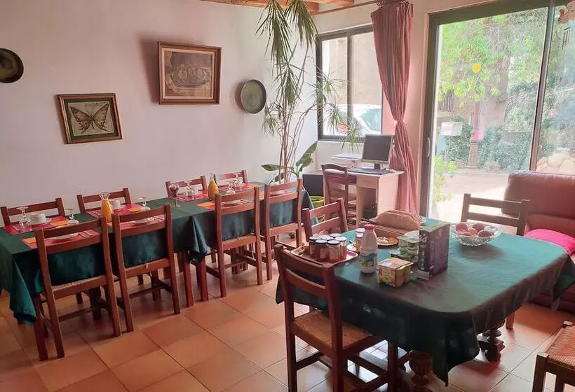 Aamiaismajoitus (B&B) L'orca Di San Gavinu