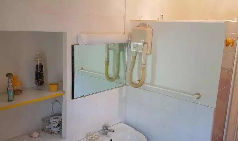 Aamiaismajoitus (B&B) L'orca Di San Gavinu