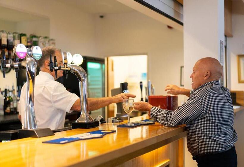 Отель Bournemouth Sands