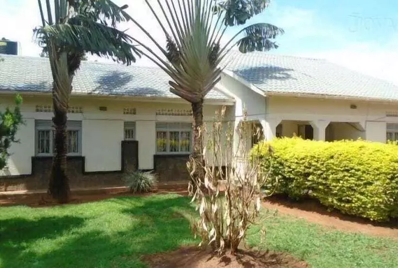 هتل Paula Guest House