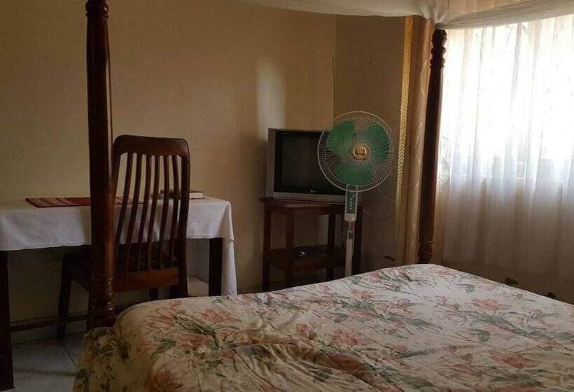 هتل Paula Guest House