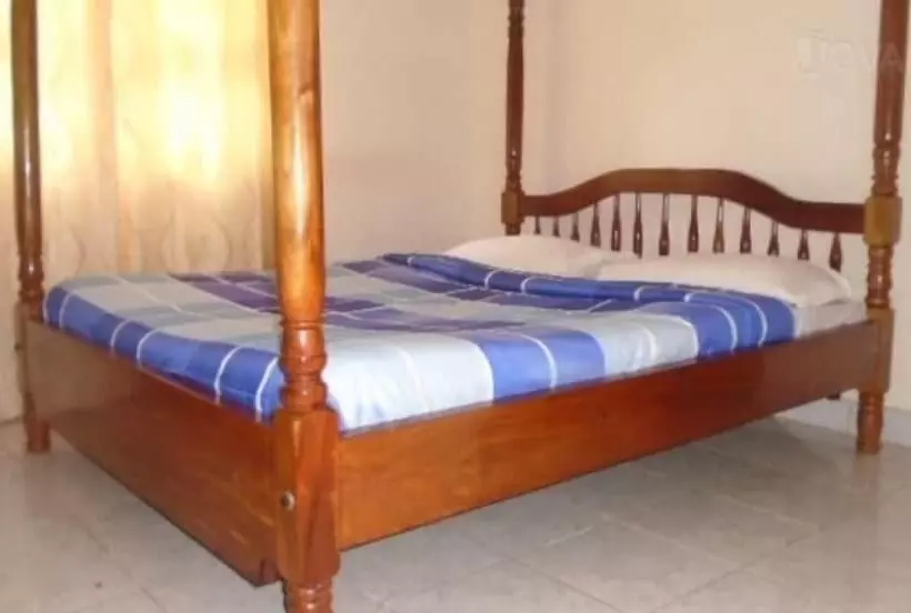 هتل Paula Guest House