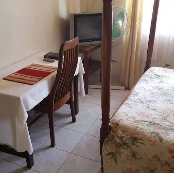 هتل Paula Guest House