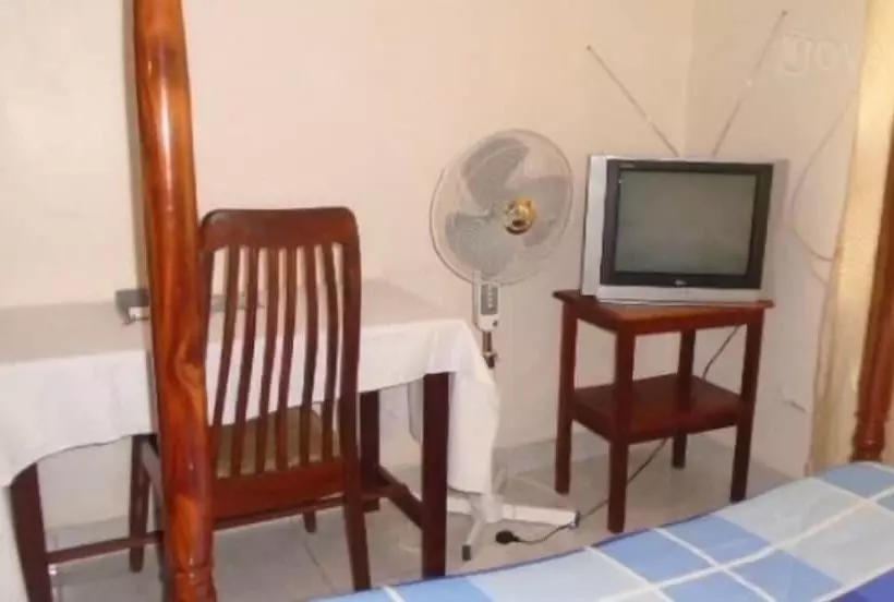 هتل Paula Guest House