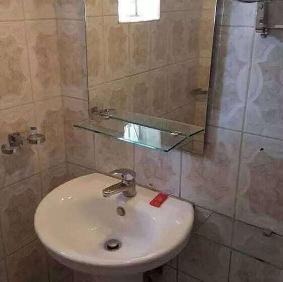 هتل Paula Guest House