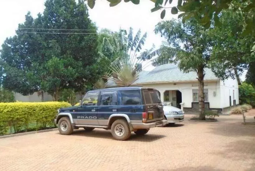 هتل Paula Guest House