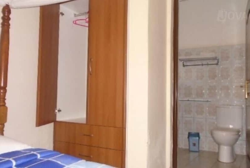 هتل Paula Guest House