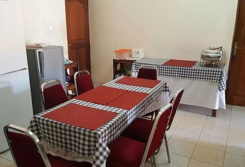 هتل Paula Guest House