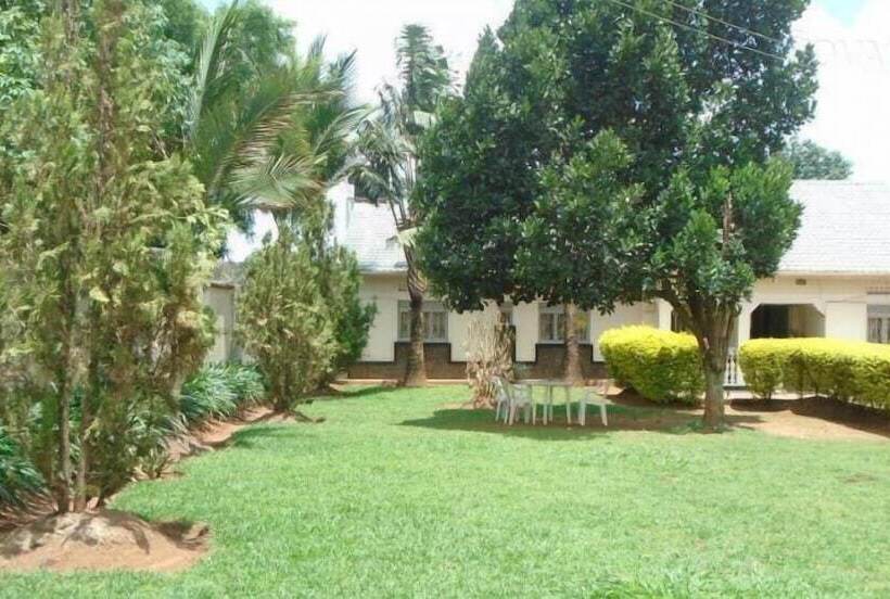 هتل Paula Guest House