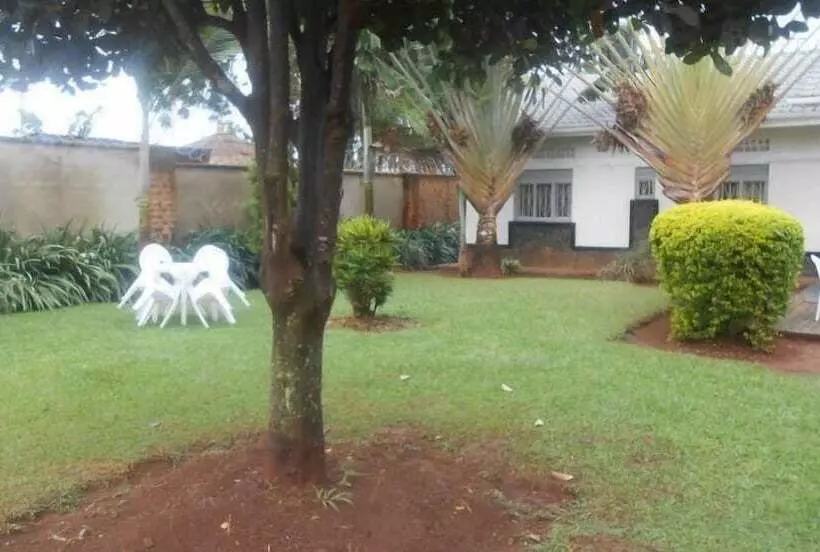 هتل Paula Guest House