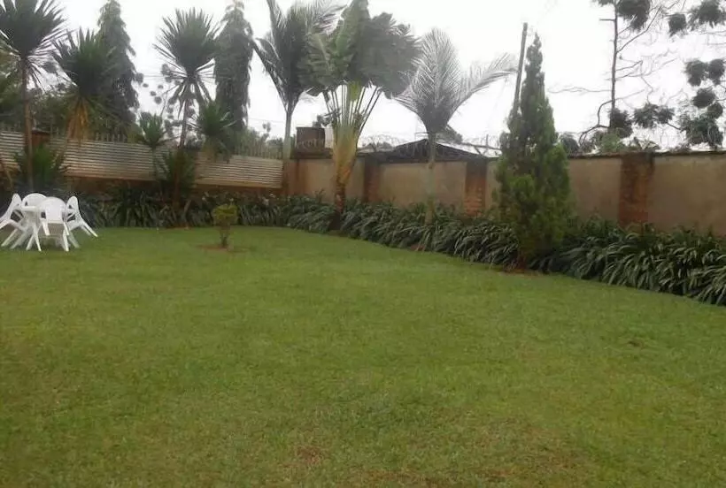 هتل Paula Guest House