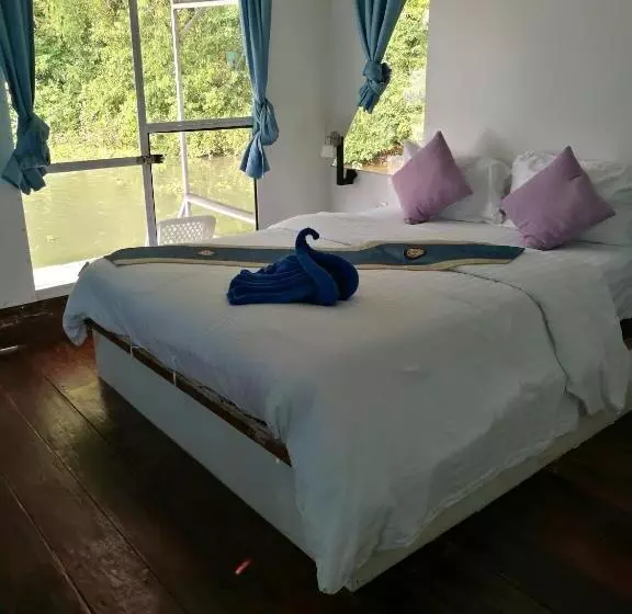 ホテル River Marina Resort