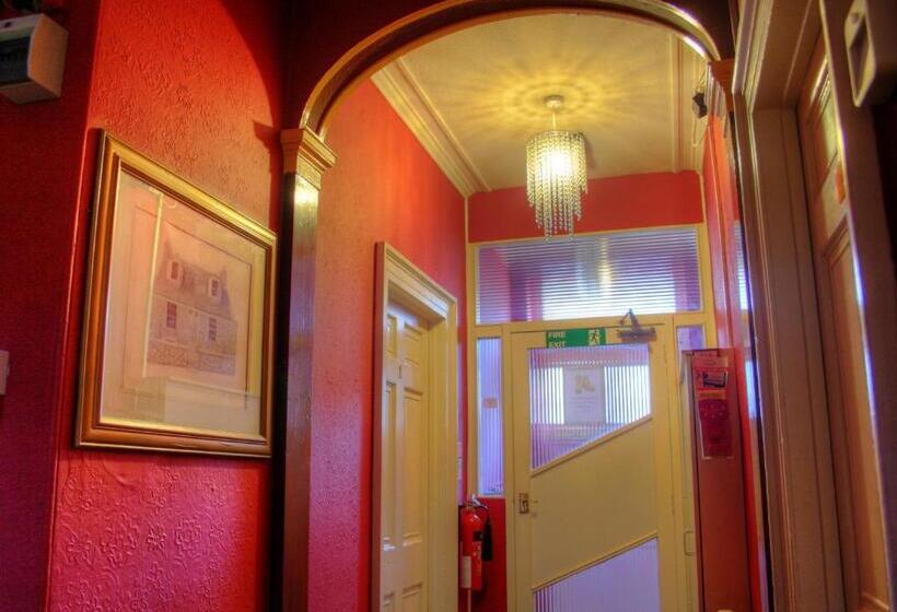 پانسیون Atticus Central Guest House