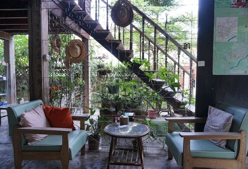 پانسیون Kaampuju Cafe And Rooms