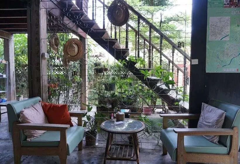 ペンション Kaampuju Cafe And Rooms