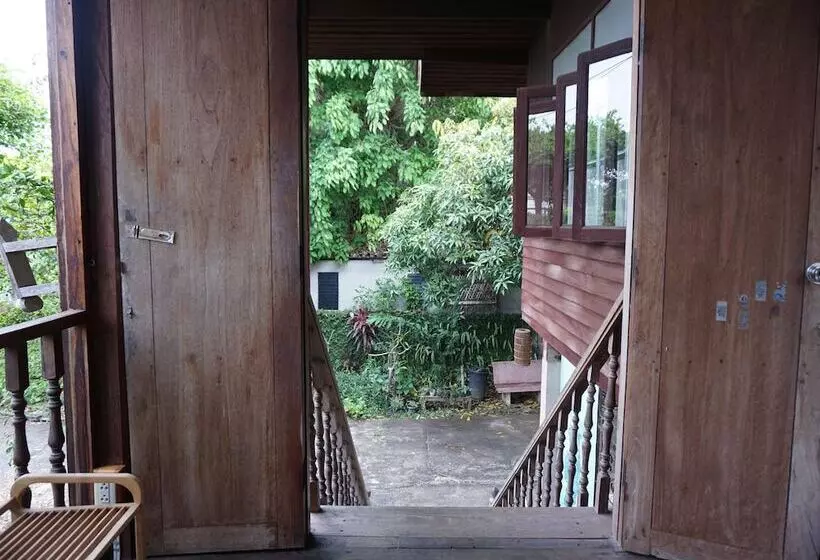 ペンション Kaampuju Cafe And Rooms