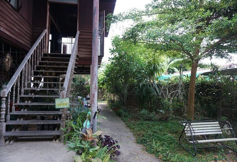 پانسیون Kaampuju Cafe And Rooms