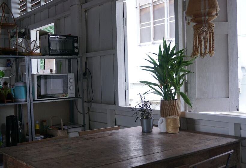 پانسیون Kaampuju Cafe And Rooms