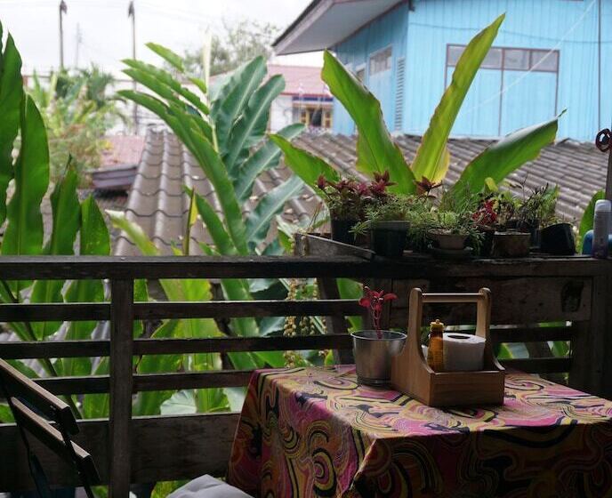 پانسیون Kaampuju Cafe And Rooms