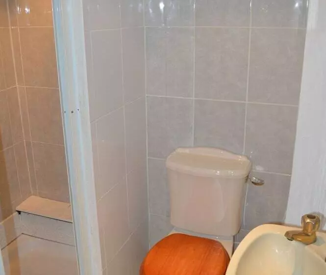 پانسیون Syston Guest House