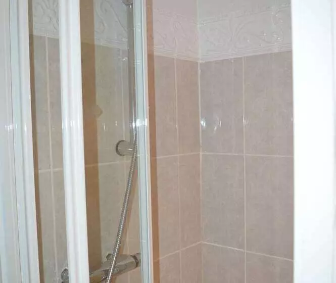 پانسیون Syston Guest House