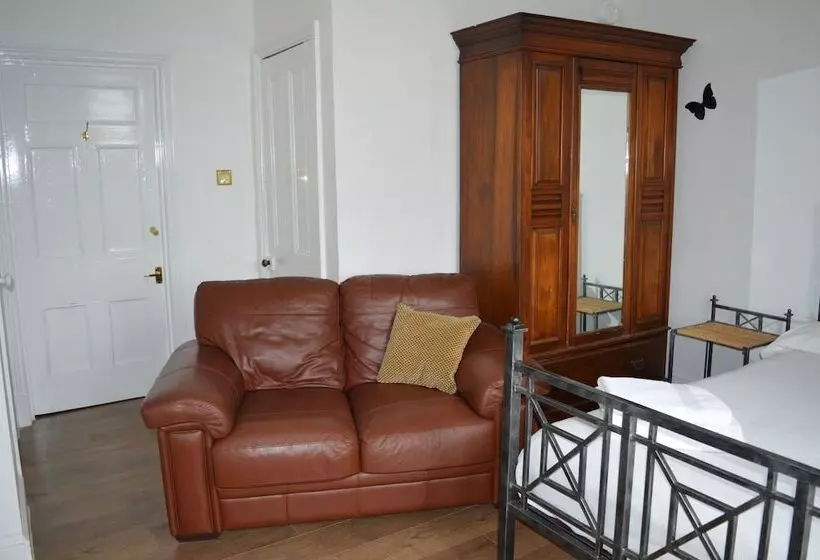 پانسیون Syston Guest House