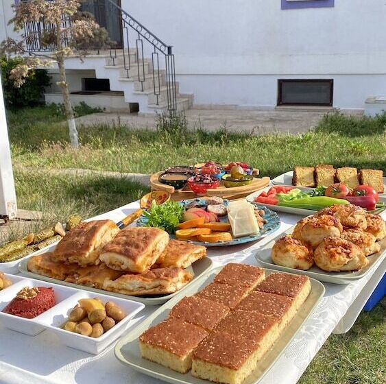 تختخواب و صبحانه Adacayi Otel