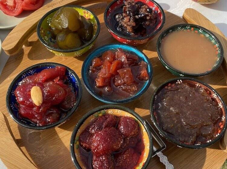 تختخواب و صبحانه Adacayi Otel