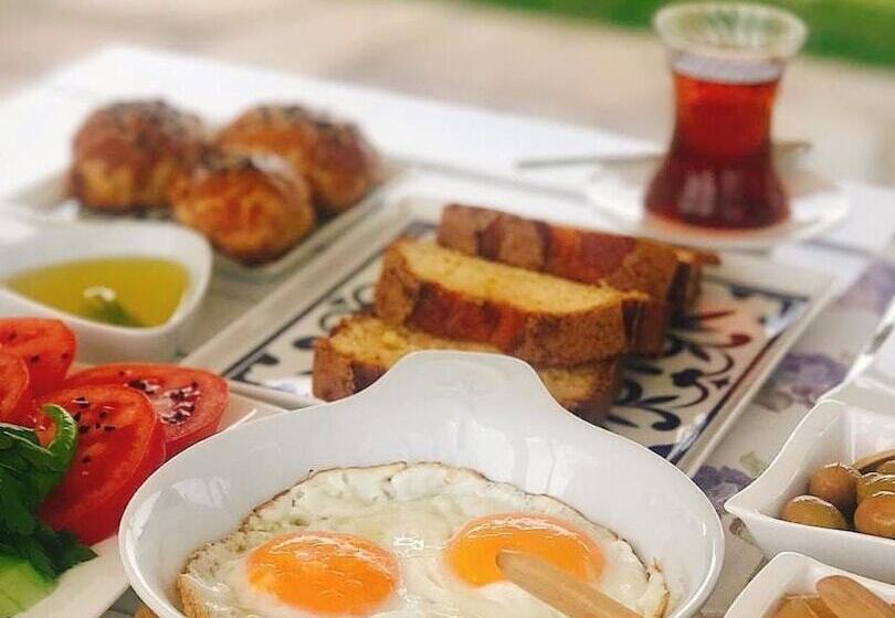 تختخواب و صبحانه Adacayi Otel