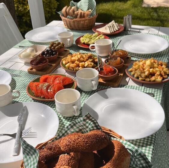 تختخواب و صبحانه Adacayi Otel