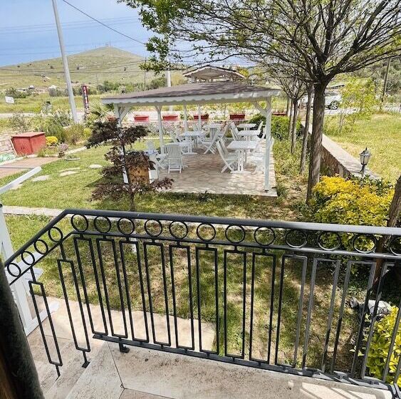 تختخواب و صبحانه Adacayi Otel