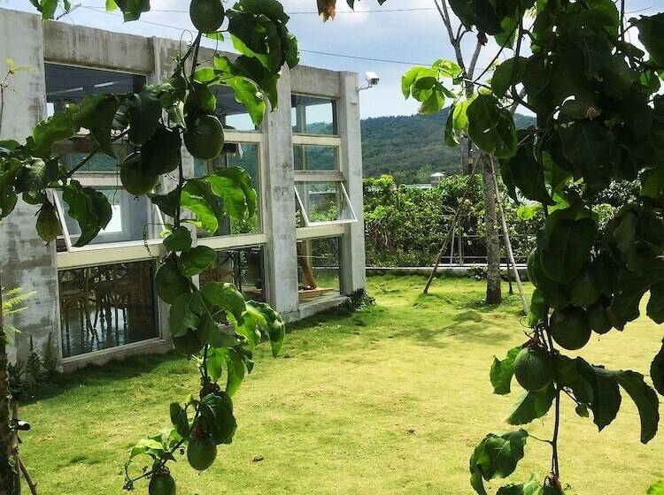 تختخواب و صبحانه Mooning The Hill