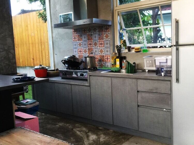 تختخواب و صبحانه Mooning The Hill