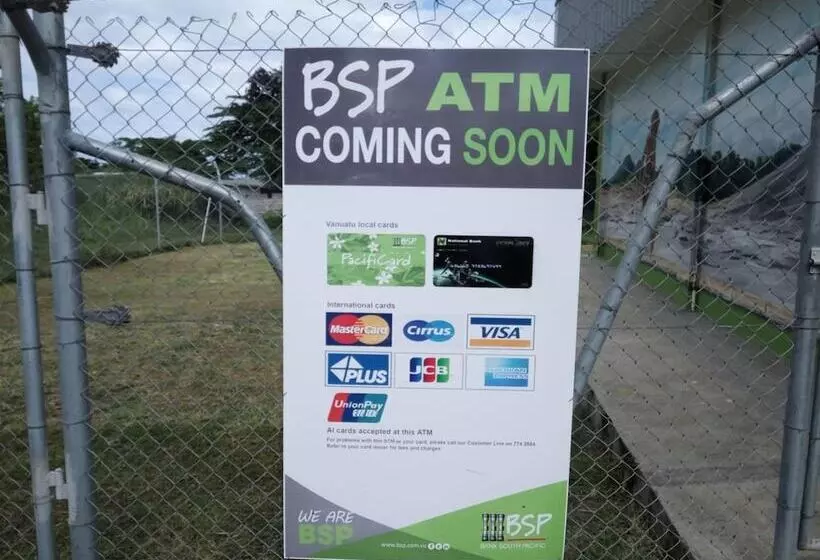 هتل Castle Tree House