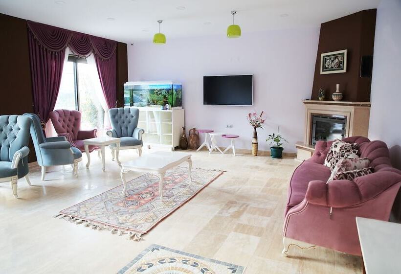 هتل Mordoğan Zeytinli Konak Butik