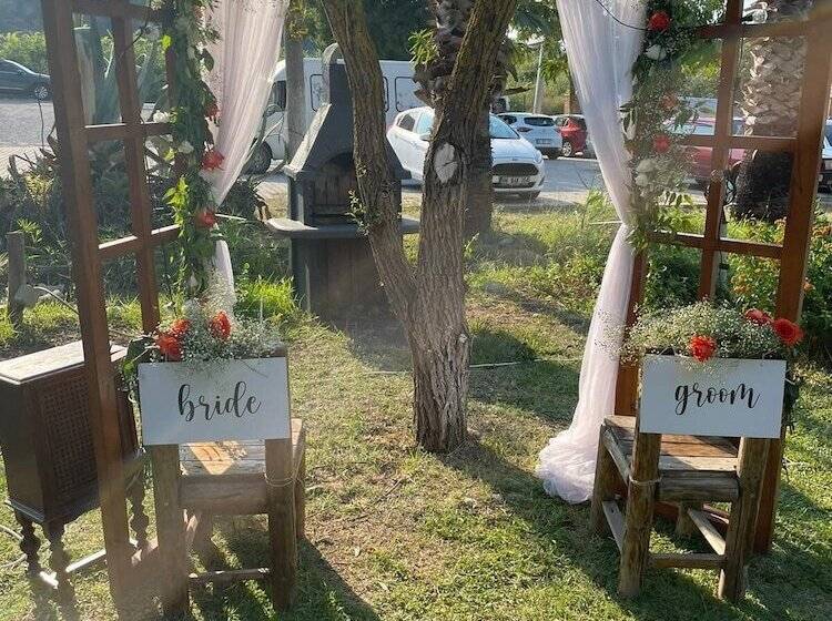 בית מלון כפרי Otantik Tas Ev