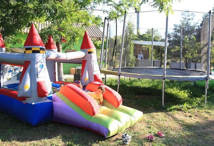 בית מלון כפרי Otantik Tas Ev