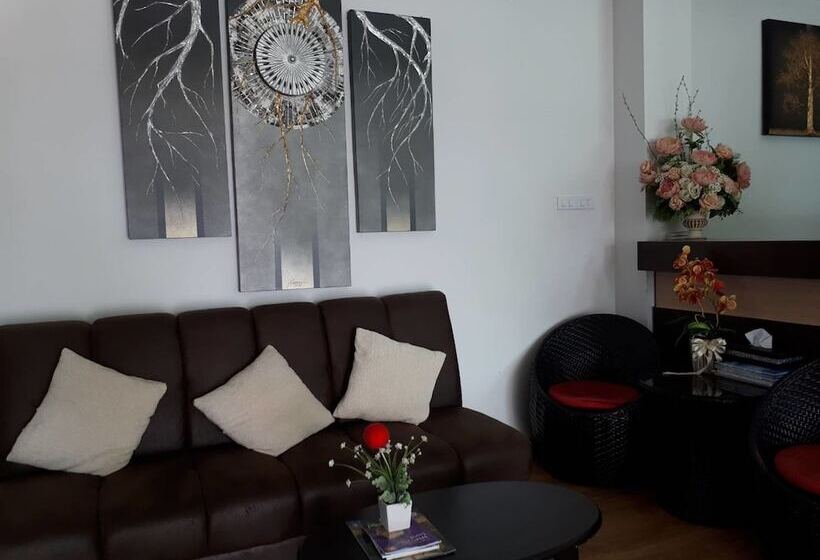 هتل Tamarind Place