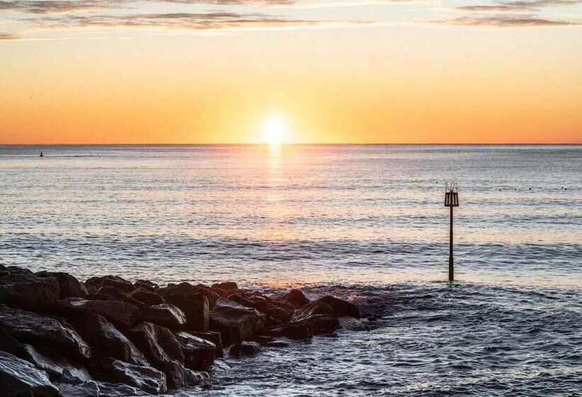 בית מלון כפרי The Kingswood